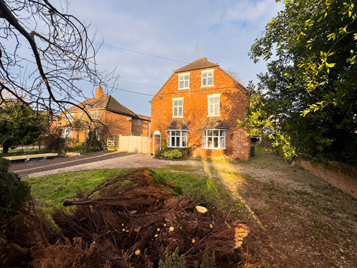 Semi-Detached House For Sale In Aylesbury Road, Bierton, HP22