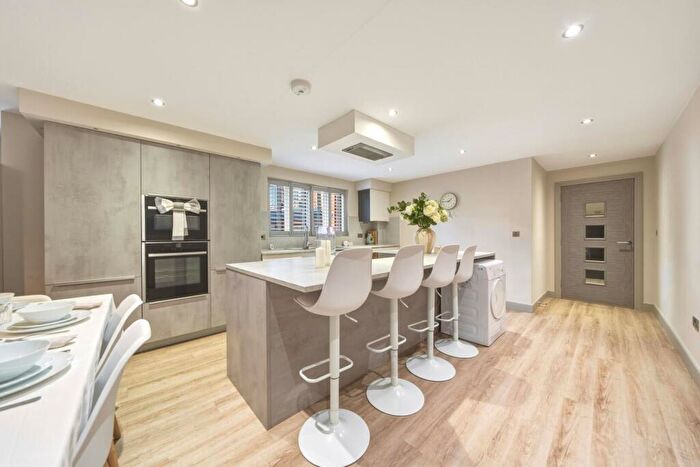 3 Bedroom Apartment For Sale In Barrack Lane, Nottingham, NG7