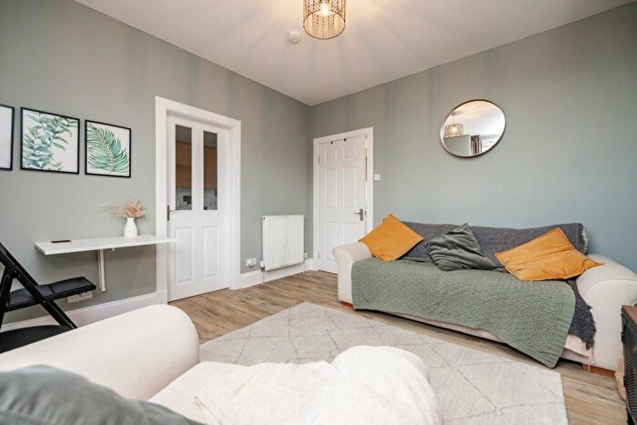 1 Bedroom Flat To Rent In Claremont Street, Top Floor Left, Aberdeen, AB10