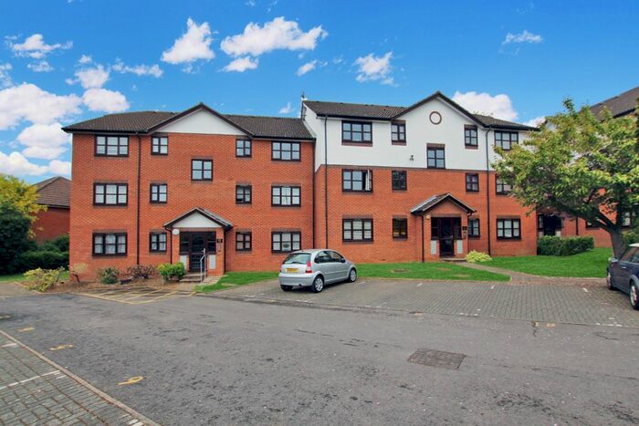 1 Bedroom Flat To Rent In Argyle Court, King Georges Avenue, Watford, WD18