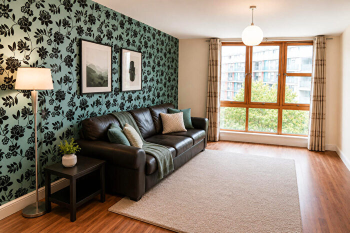2 Bedroom Flat To Rent In The Crescent, BS1