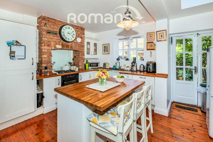 2 Bedroom Terraced House To Rent In Alexandra Road, SL4