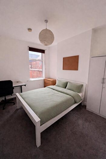 6 Bedroom House Of Multiple Occupation To Rent In Kimbolton Avenue, Lenton, NG7