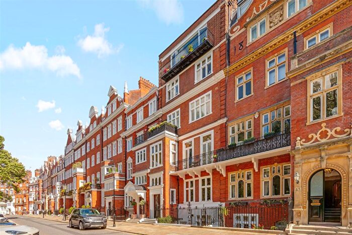 2 Bedroom Flat For Sale In Lennox Gardens, Knightsbridge, SW1X