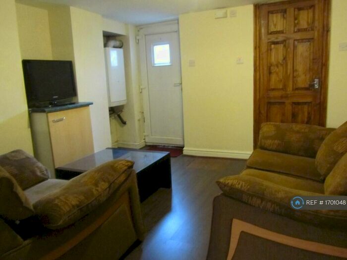 2 Bedroom Flat To Rent In Fallowfield, Manchester, M14