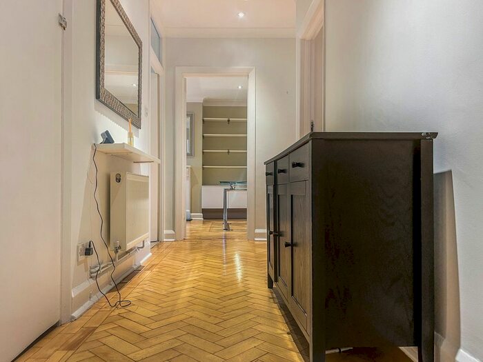 2 Bedroom Flat To Rent In Cambridge Park, Twickenham, TW1