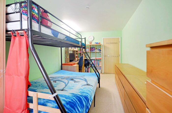 2 Bedroom Flat For Sale In Elmwood Avenue, Feltham, TW13
