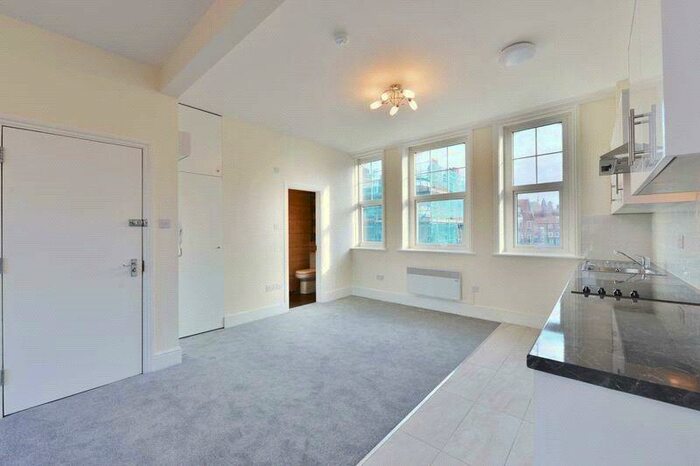 Apartment To Rent In Allitsen Road, London, NW8