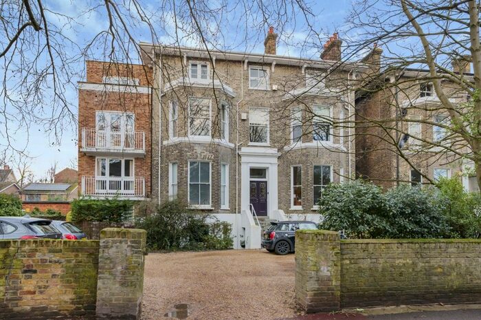 2 Bedroom Flat To Rent In St. Johns Park, London, SE3