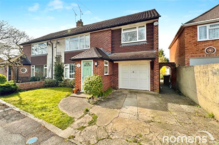 4 Bedroom Semi Detached House For Sale In St. Johns Road, Sandhurst, Berkshire, GU47