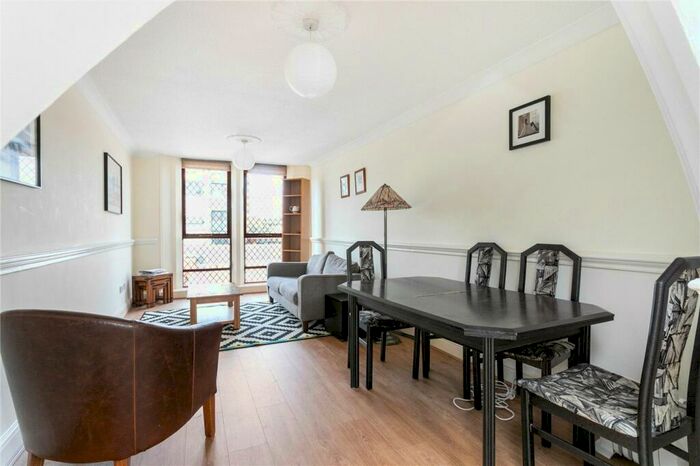 1 Bedroom Apartment To Rent In St. James Court, Bethnal Green Road, E2