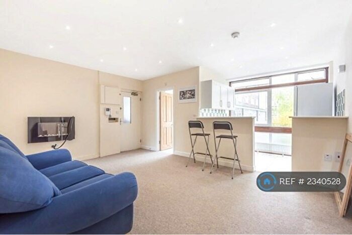 2 Bedroom Flat To Rent In Dryden Court, London, SE11