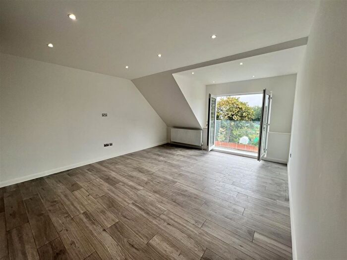 2 Bedroom Flat To Rent In Southwood Road, London, SE9