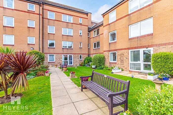 1 Bedroom Flat For Sale In Sea Road, Bournemouth, BH5