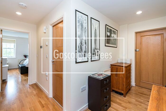 1 Bedroom Flat To Rent In Waynflete House, Esher, KT10