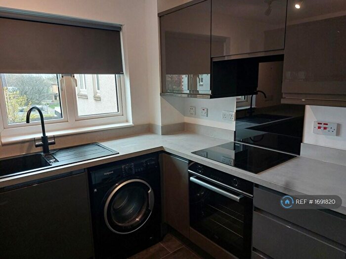 2 Bedroom Flat To Rent In Furcheons Park, Edinburgh, EH8