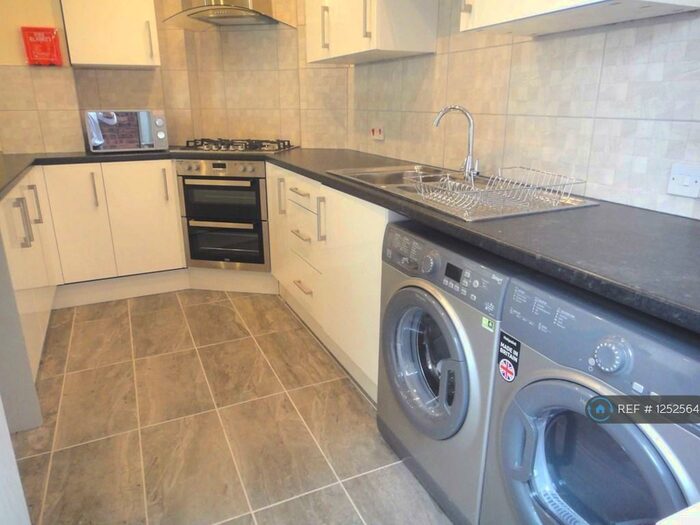 6 Bedroom Flat To Rent In Salisbury Road, Wavertree, Liverpool, L15
