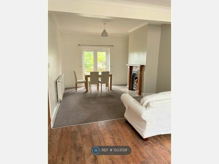 3 Bedroom Semi-Detached House To Rent In Brynglas Road, Newport, NP20