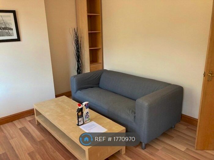 4 Bedroom Semi-Detached House To Rent In Oakley Road, Bristol, BS7