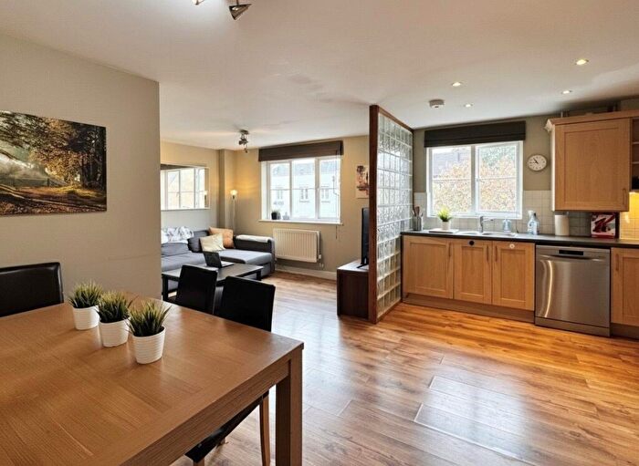 2 Bedroom Flat For Sale In Chandler Way, London, SE15