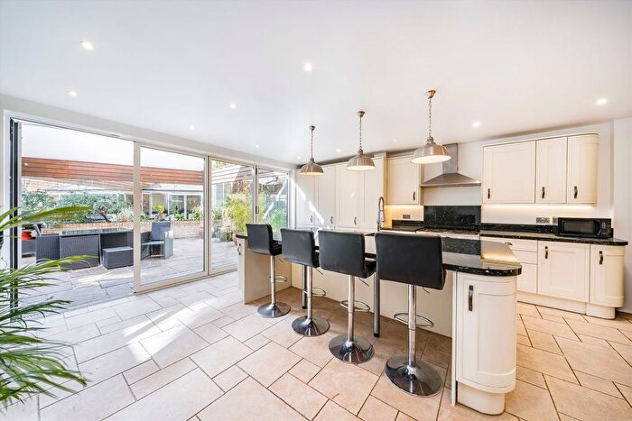 2 Bedroom Flat To Rent In Harwood Road, London, SW6