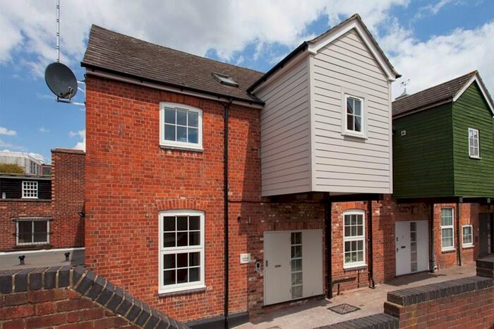 2 Bedroom Flat To Rent In - London Court, East Street, Reading, RG1