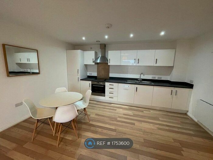 2 Bedroom Flat To Rent In College Court, York, YO24