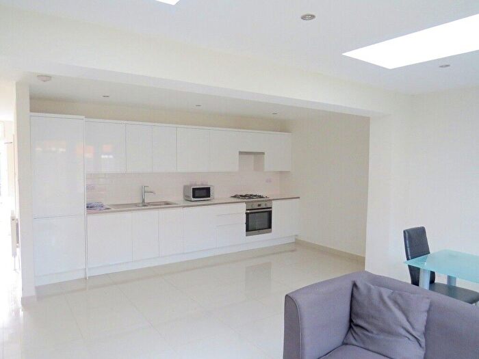 4 Bedroom Terraced House To Rent In Deeside Road, London, SW17