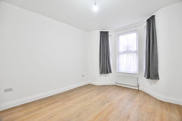 4 Bedroom Terraced House To Rent In Windsor Road, Ilford, IG1