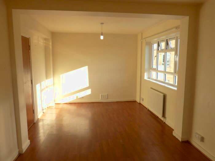 2 Bedroom Property To Rent In Finchley Road, London, NW11