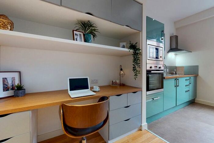 Studio To Rent In Wade Lane, Leeds, LS2