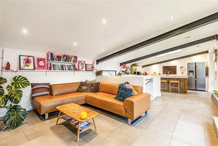 4 Bedroom Flat For Sale In Bartholomew Square, Old Street, EC1V
