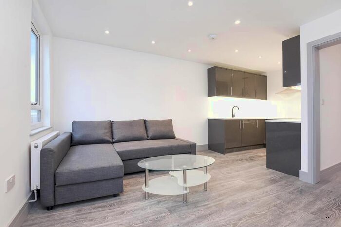 1 Bedroom Flat To Rent In Brentford, London, TW8