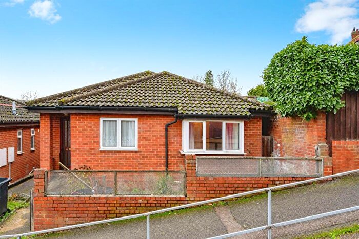 2 Bedroom Detached Bungalow For Sale In Fairway Court, Hemel Hempstead, HP3