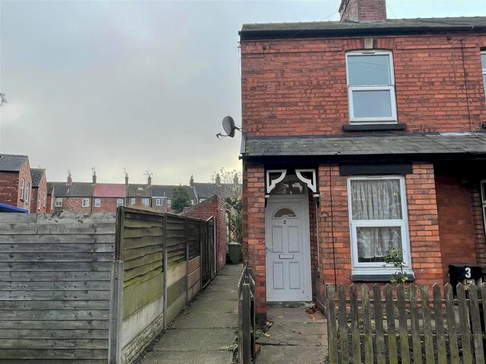 2 Bedroom End Of Terrace House To Rent In Hill Vue Gardens, Newark, NG24