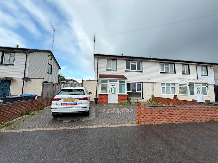 3 Bedroom Semi Detached House To Rent In Bideford Road, Enfield, EN3