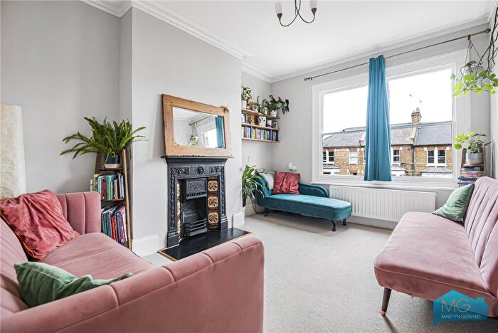 2 Bedroom Apartment For Sale In St. Georges Avenue, London, N7