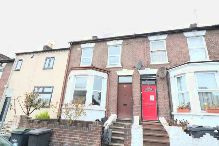 3 Bedroom Terraced House To Rent In Salisbury Road, Luton, Bedfordshire, LU1