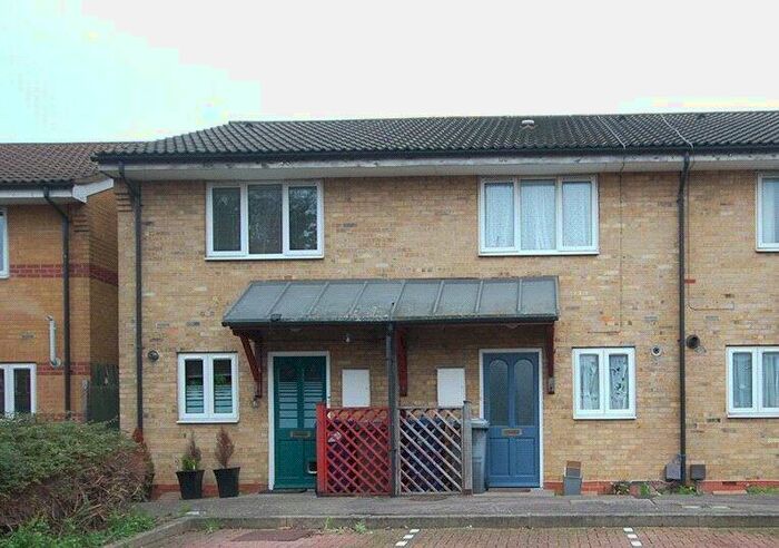2 Bedroom Terraced House To Rent In Amber Grove, Cricklewood, NW2
