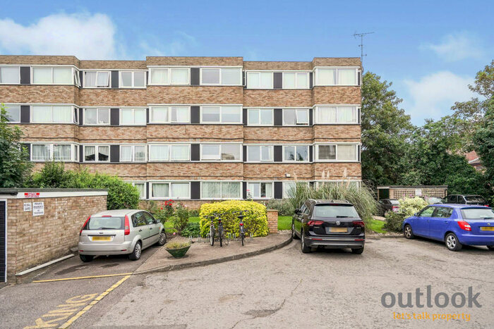2 Bedroom Flat To Rent In Queenswood Gardens, Leytonstone, E11