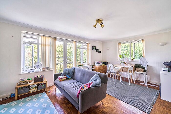 1 Bedroom Flat To Rent In Queens Walk, London, W5
