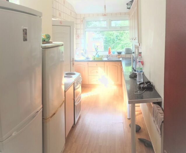 3 Bedroom Semi-Detached House To Rent In Mornington Crescent, Manchester, M14