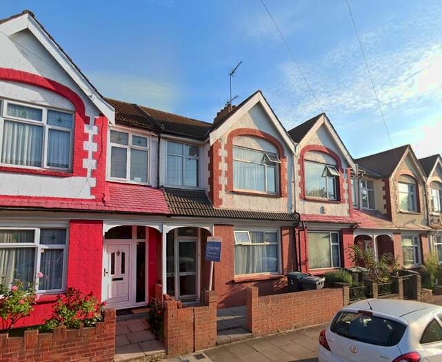 Studio To Rent In Herbert Road, London, N15