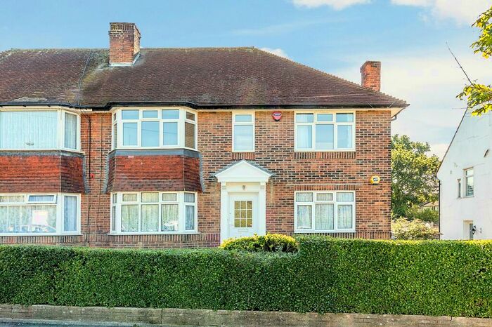 2 Bedroom Flat To Rent In The Fairway, London, NW7