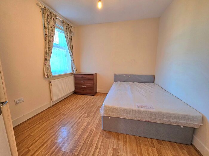 2 Bedroom Flat To Rent In Dallas Road, London, NW4