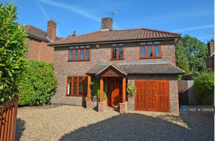 4 Bedroom Detached House To Rent In St. Pauls Wood Hill, Orpington, BR5