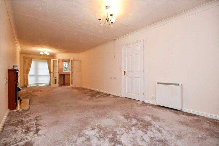 2 Bedroom Flat For Sale In Albert Court, Braintree, CM7