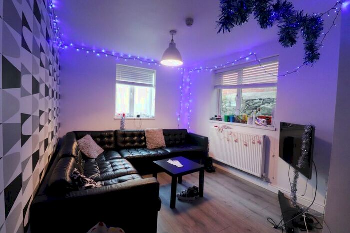 6 Bedroom Terraced House To Rent In May Street, Cathays, CF24