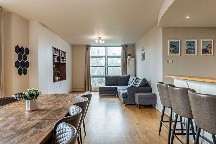 2 Bedroom Flat For Sale In Mayflower Street, London, SE16