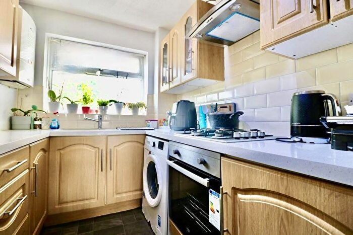 2 Bedroom Flat To Rent In Bishopsford Road, Morden, SM4